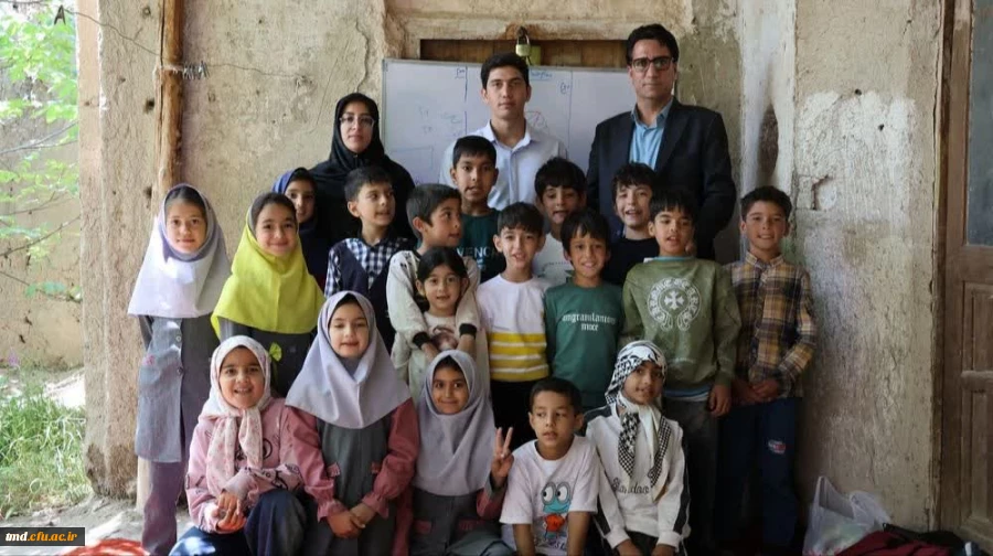 تقدیر از ایثار آموزشی دانشجوی واحد دانشور توسط دکتر عربخانی ریاست دانشگاه  با حضور در روستای قراچه از توابع شهرستان کوهسرخ 6
